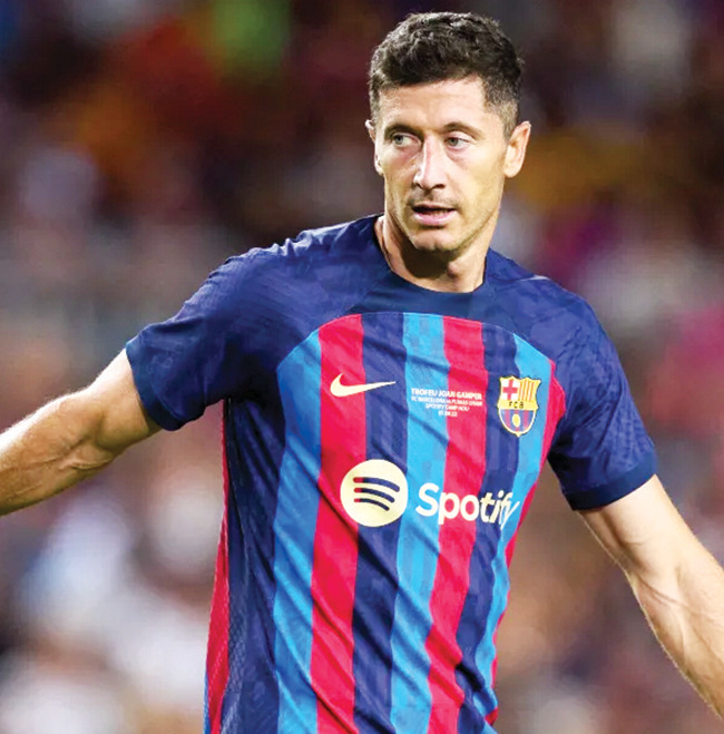 Robert Lewandowski hits brace as Barcelona cruise past Elche, Sevilla earn  crucial win