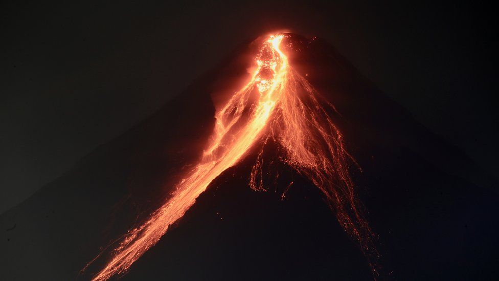 Philippines evacuates thousands after Mayon volcano rumbles