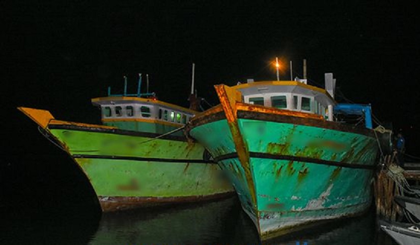 Ban ends, hundreds of mechanised Indian fishing trawlers in Lankan waters  again