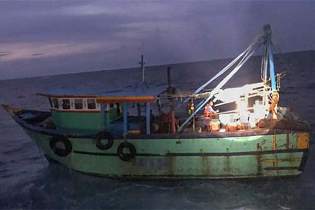 SLN seizes two poaching Indian fishing vessels – The Island
