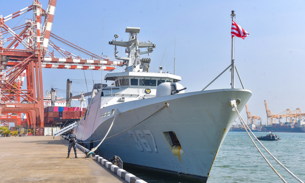 Indonesian Naval Ship ‘KRI SULTAN ISKANDAR MUDA – 367’ arrives in Colombo