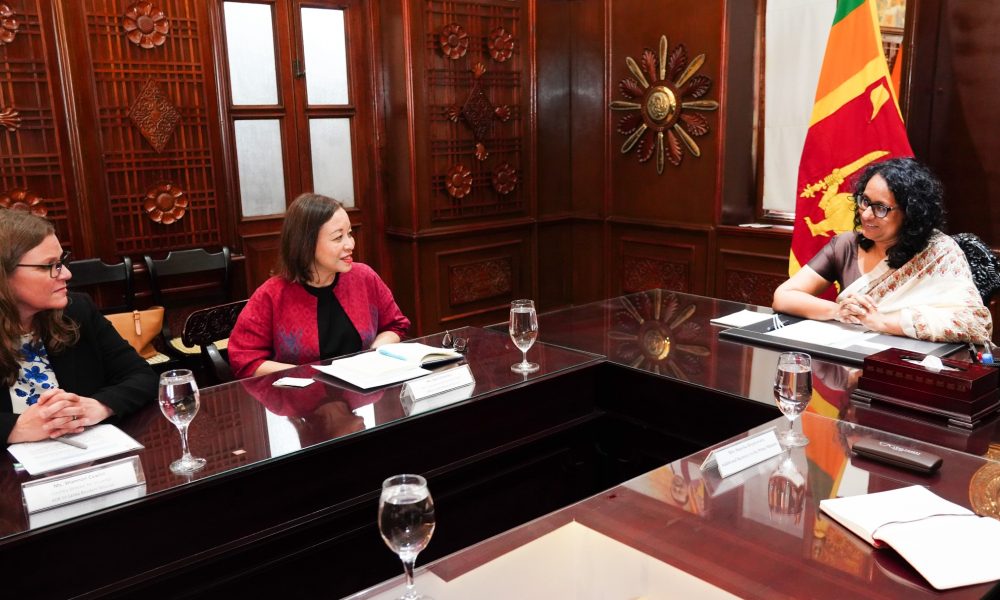 Newly appointed ADB Country Director to Sri Lanka and delegation meet PM