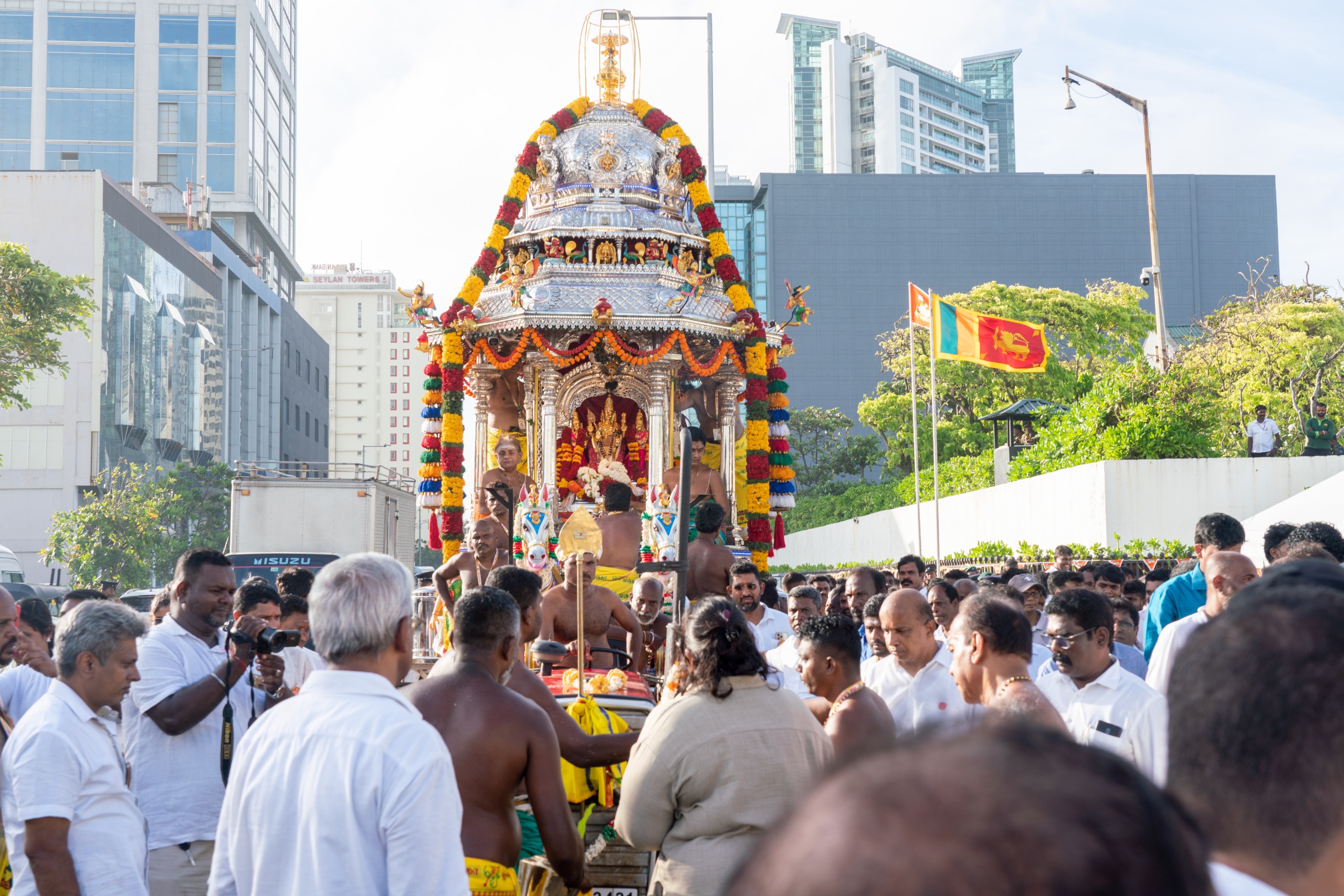 PM participates in the annual Aadi Vel festival of the New Kathiresan Kovil