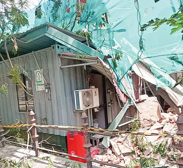 Collapse of section of building forces closure of Colombo District Courts