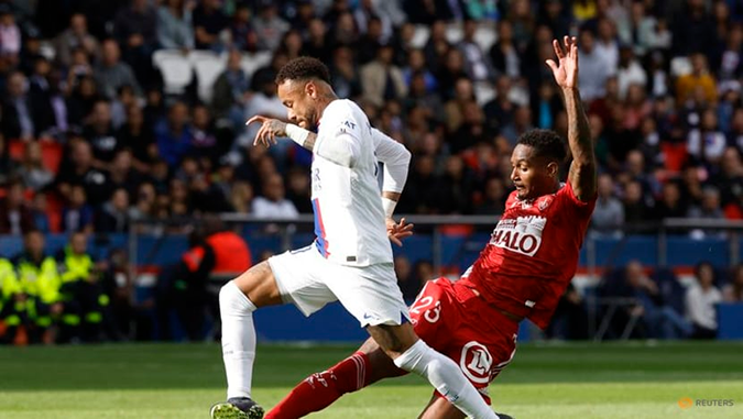 Neymar’s strike and Donnarumma’s penalty heroics take PSG top with win ...