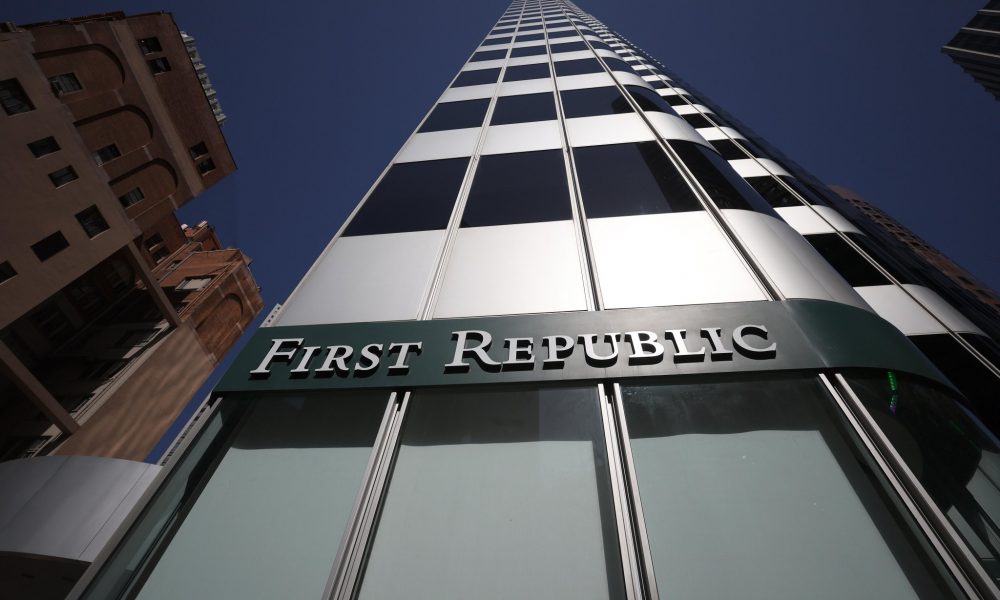 US banking giants pledge $30bn to prop up First Republic Bank - Vimarsana News